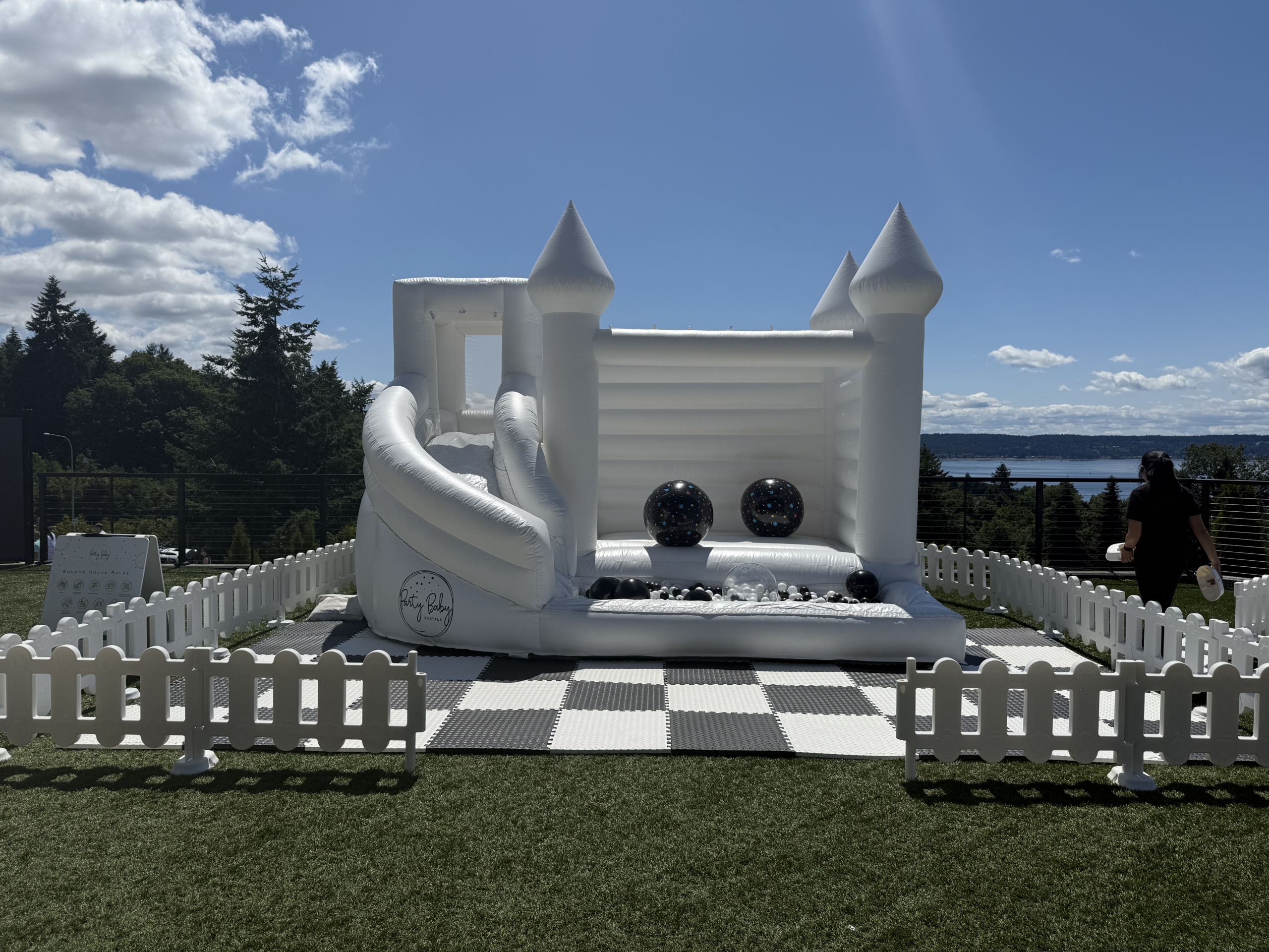 THE WHITE PALACE
