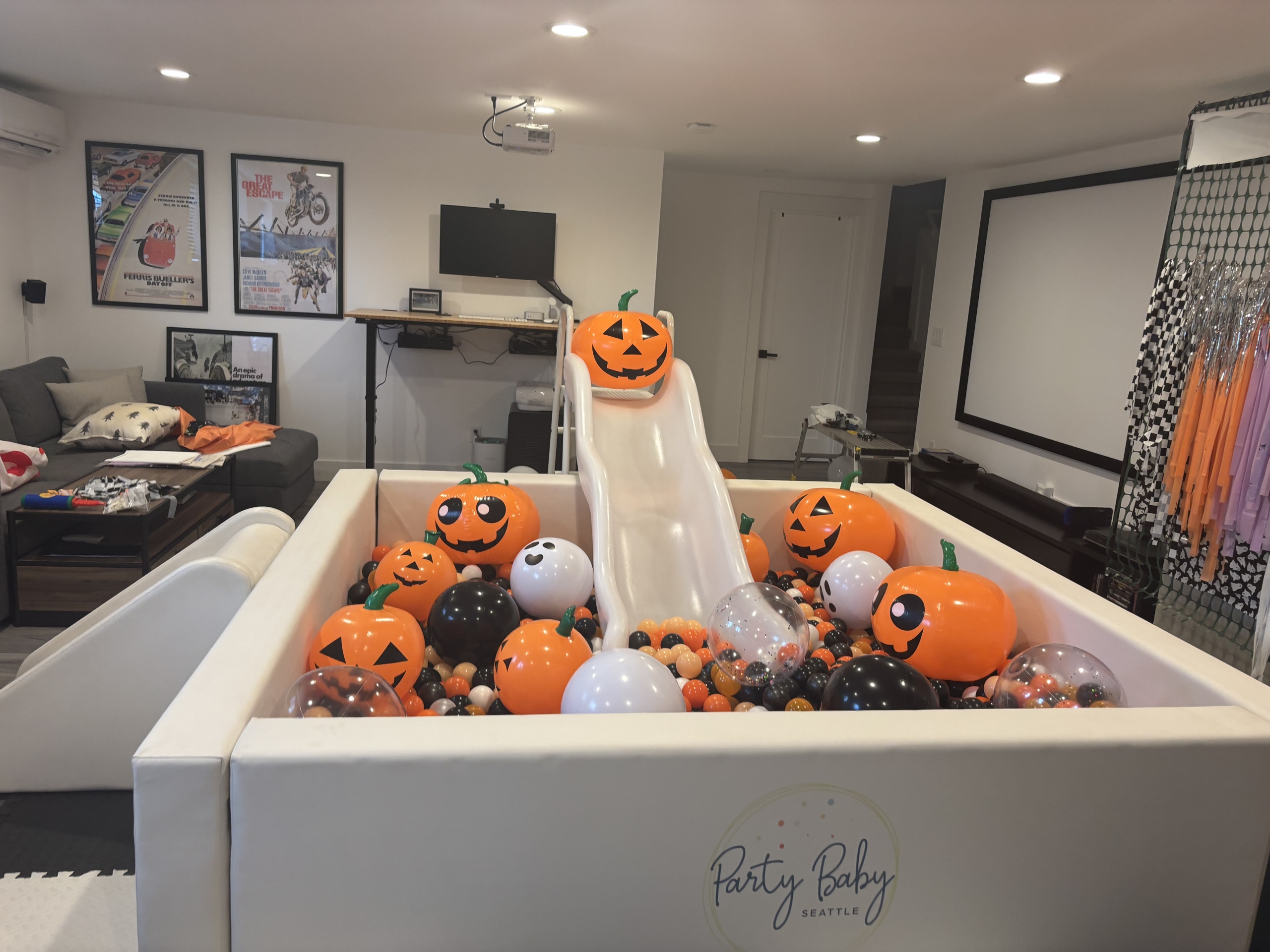 SUPER LUXE BALL PIT WITH SLIDE