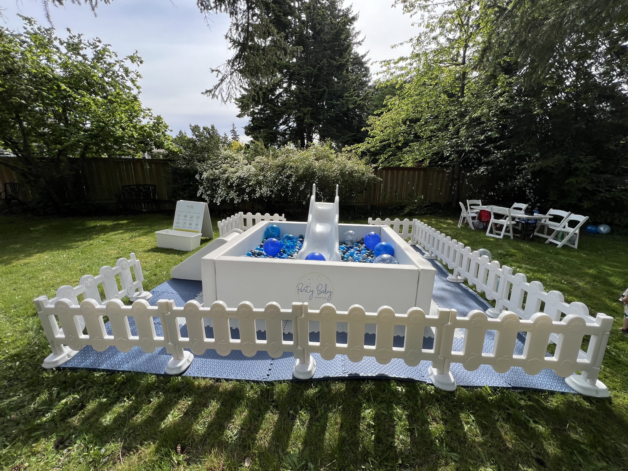 SUPER LUXE BALL PIT WITH SLIDE
