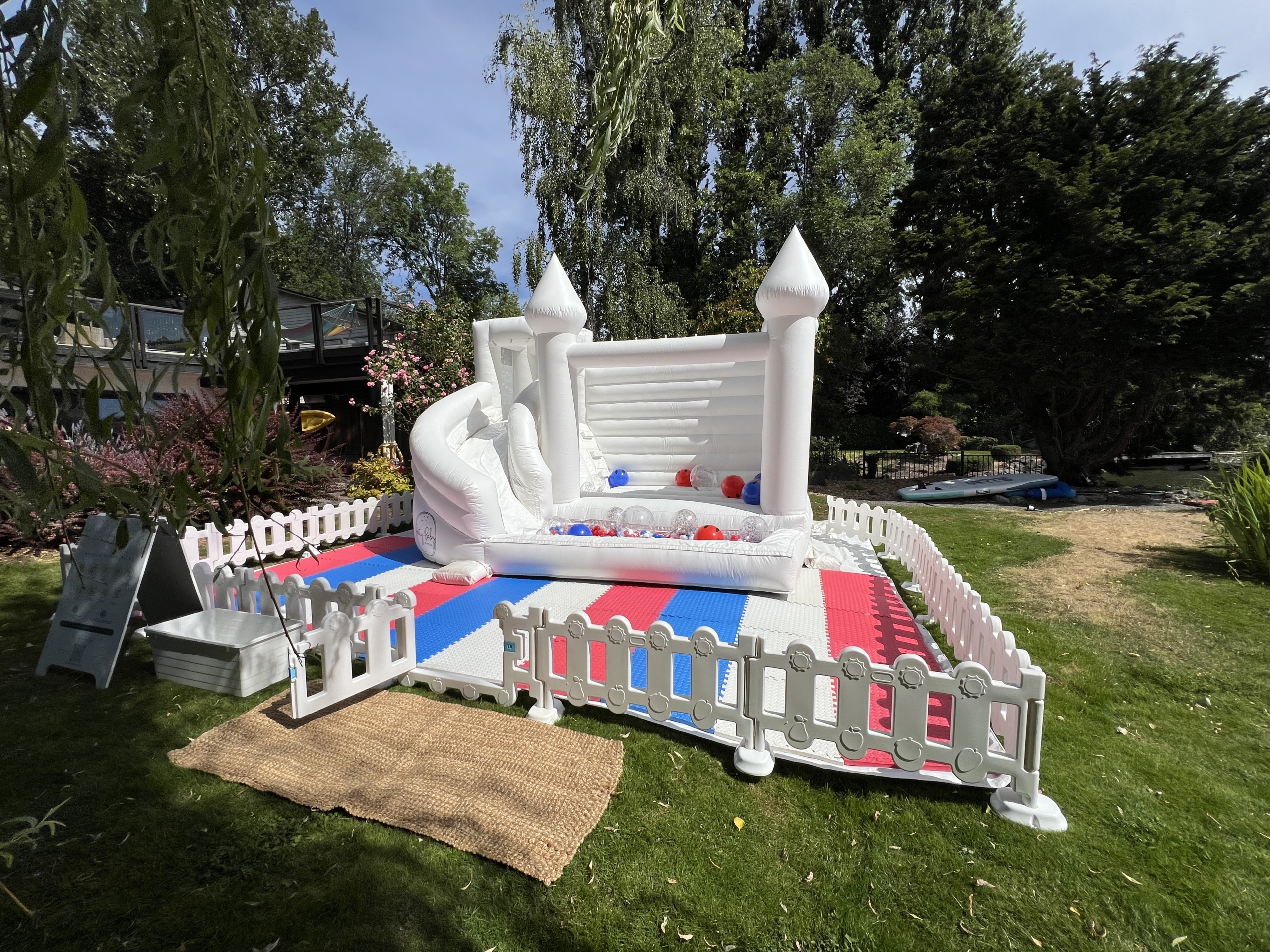THE WHITE PALACE