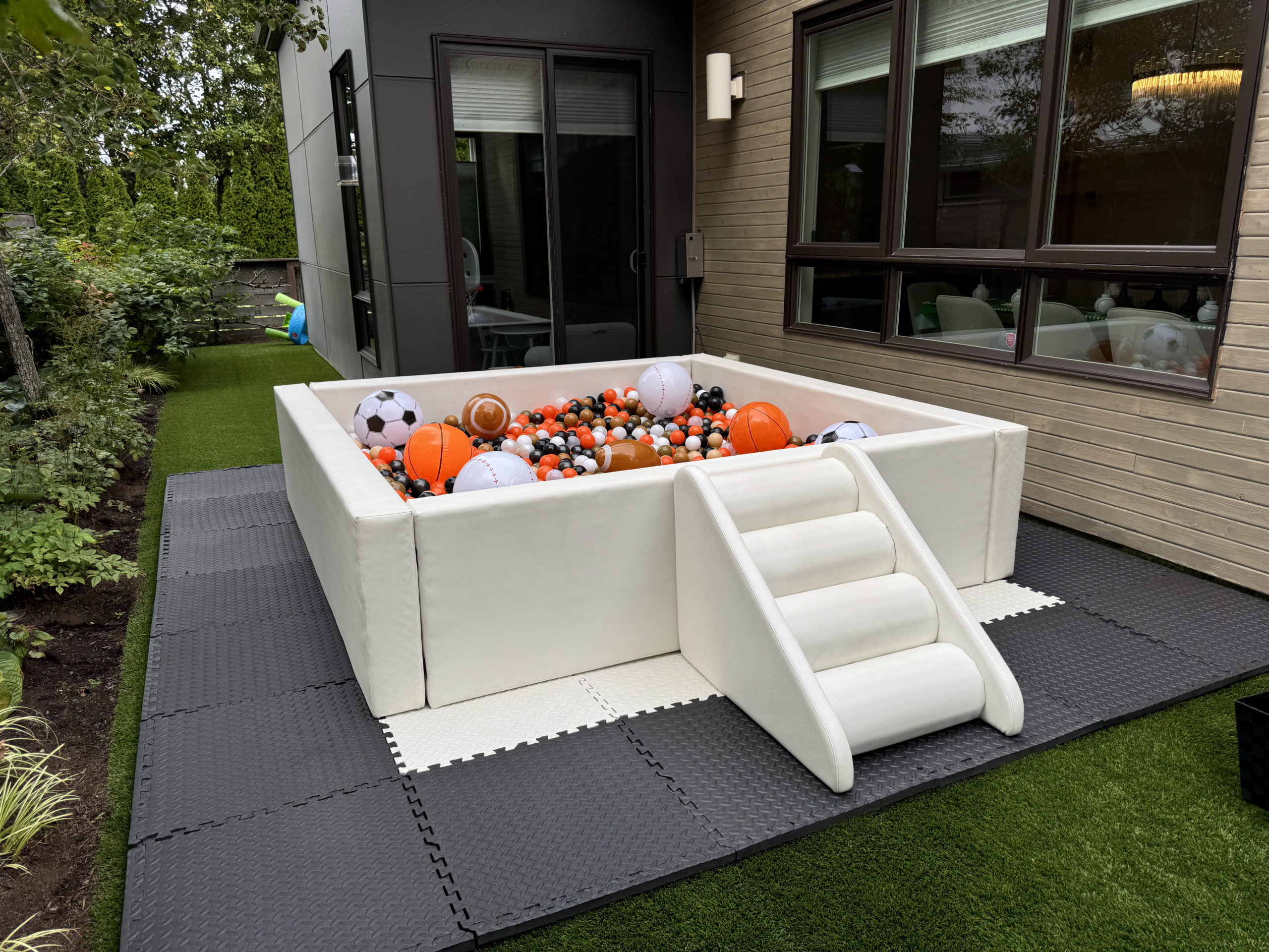 SUPER LUXE BALL PIT WITH SLIDE