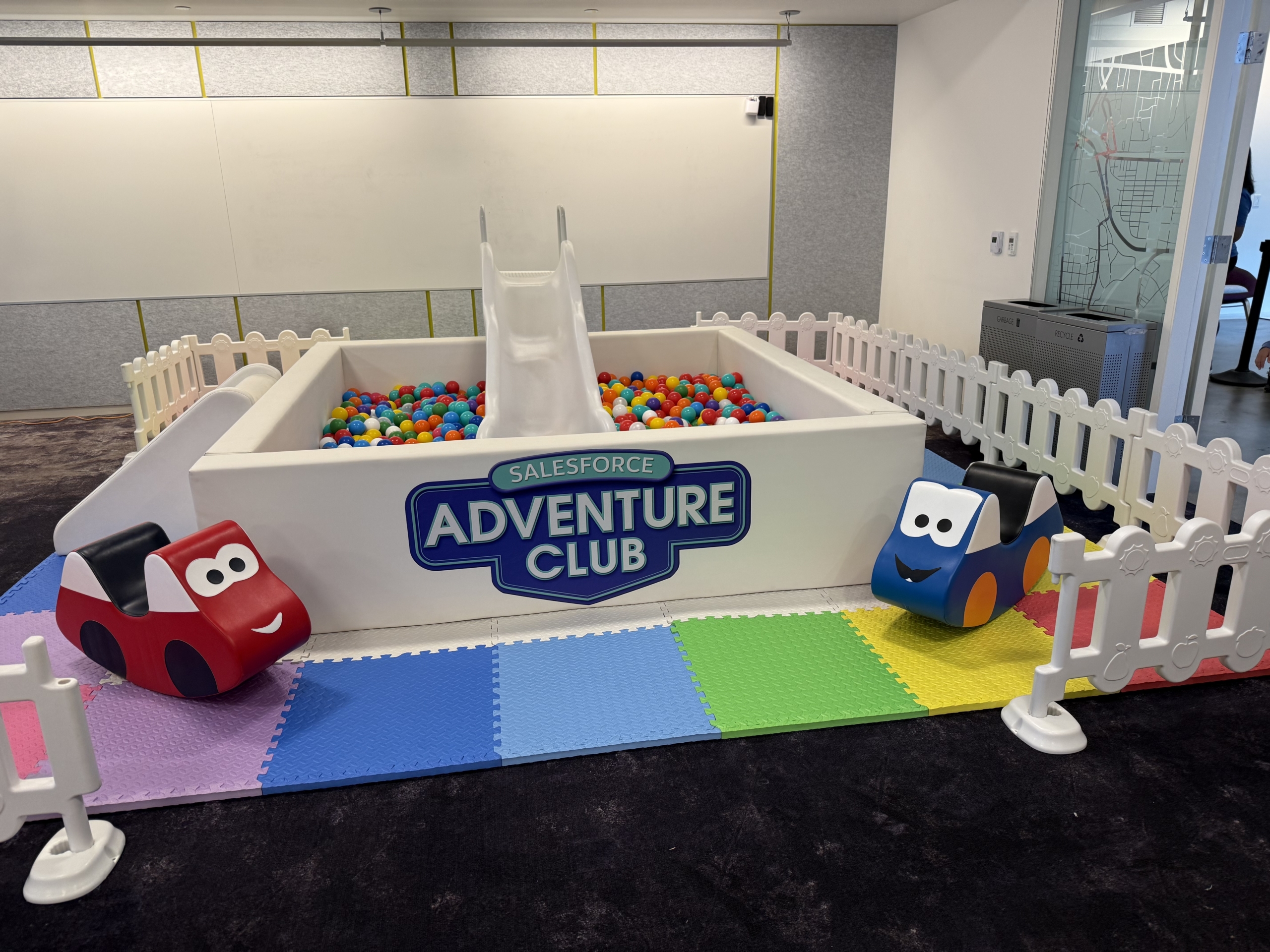 SUPER LUXE BALL PIT WITH SLIDE