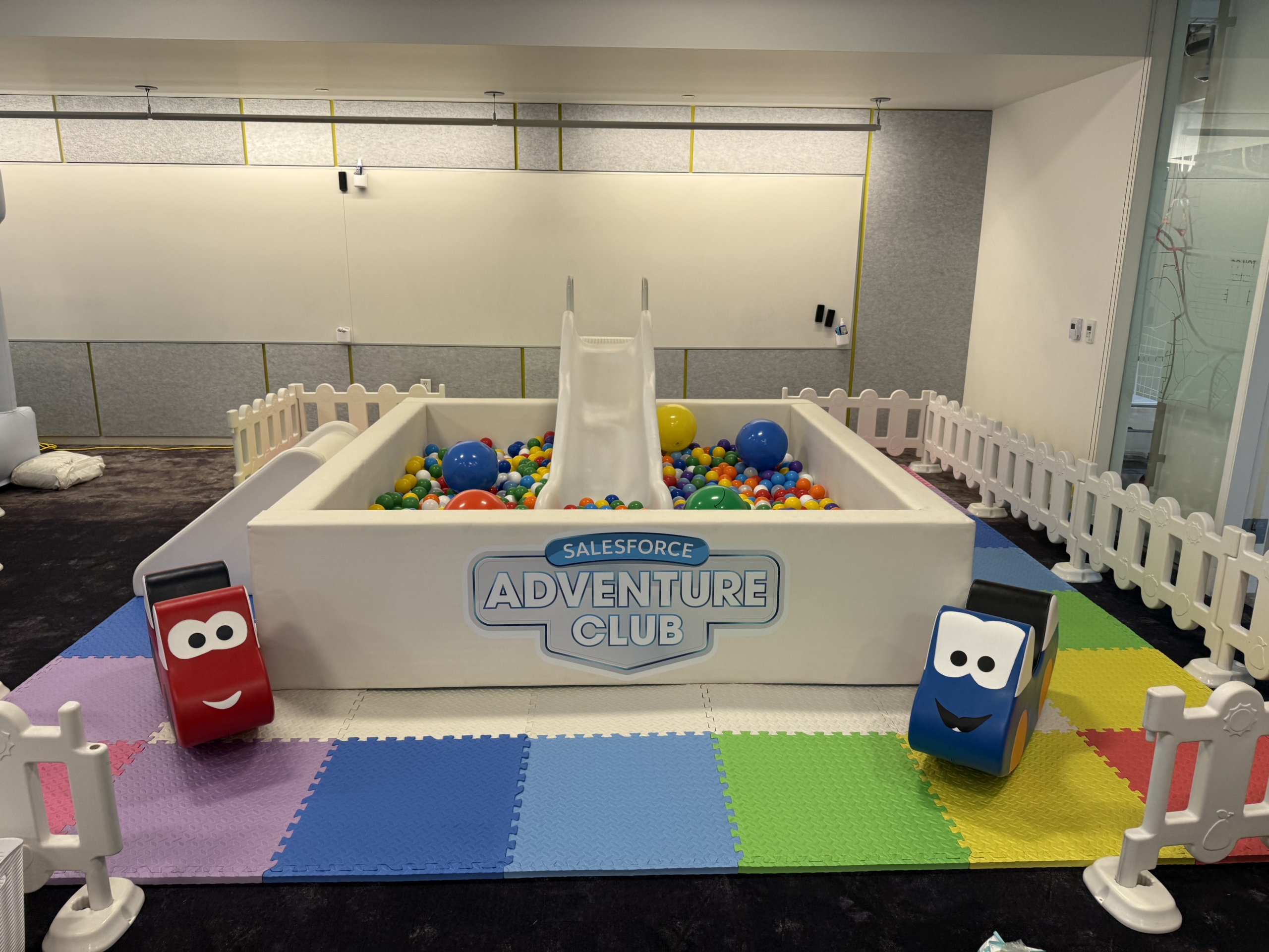 SUPER LUXE BALL PIT WITH SLIDE