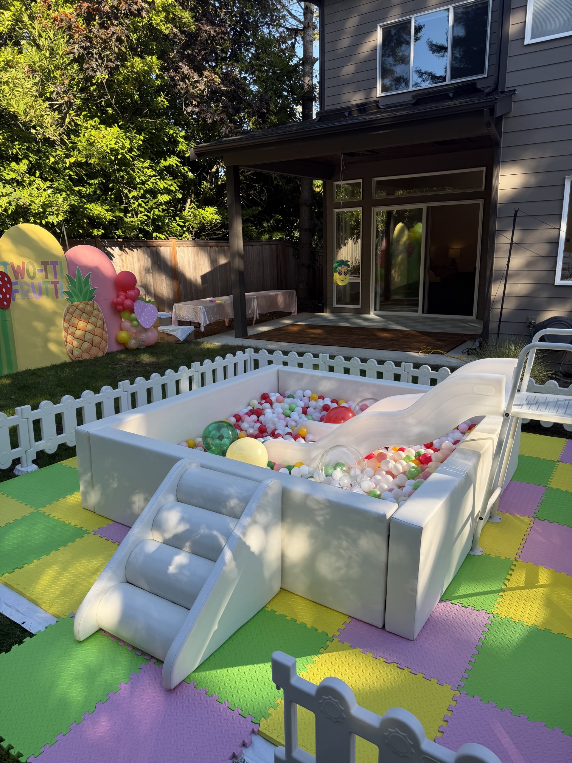 SUPER LUXE BALL PIT WITH SLIDE