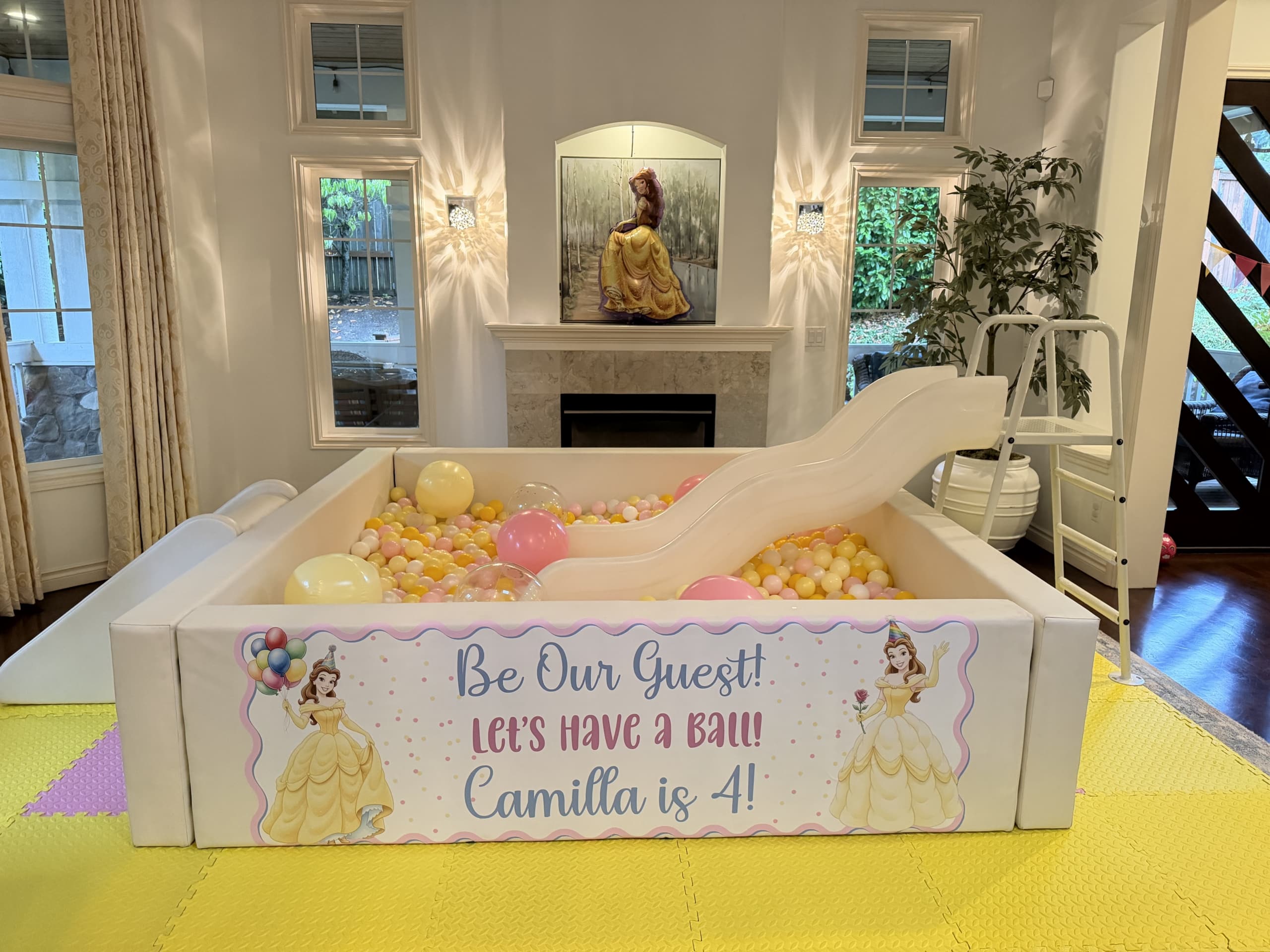 SUPER LUXE BALL PIT WITH SLIDE