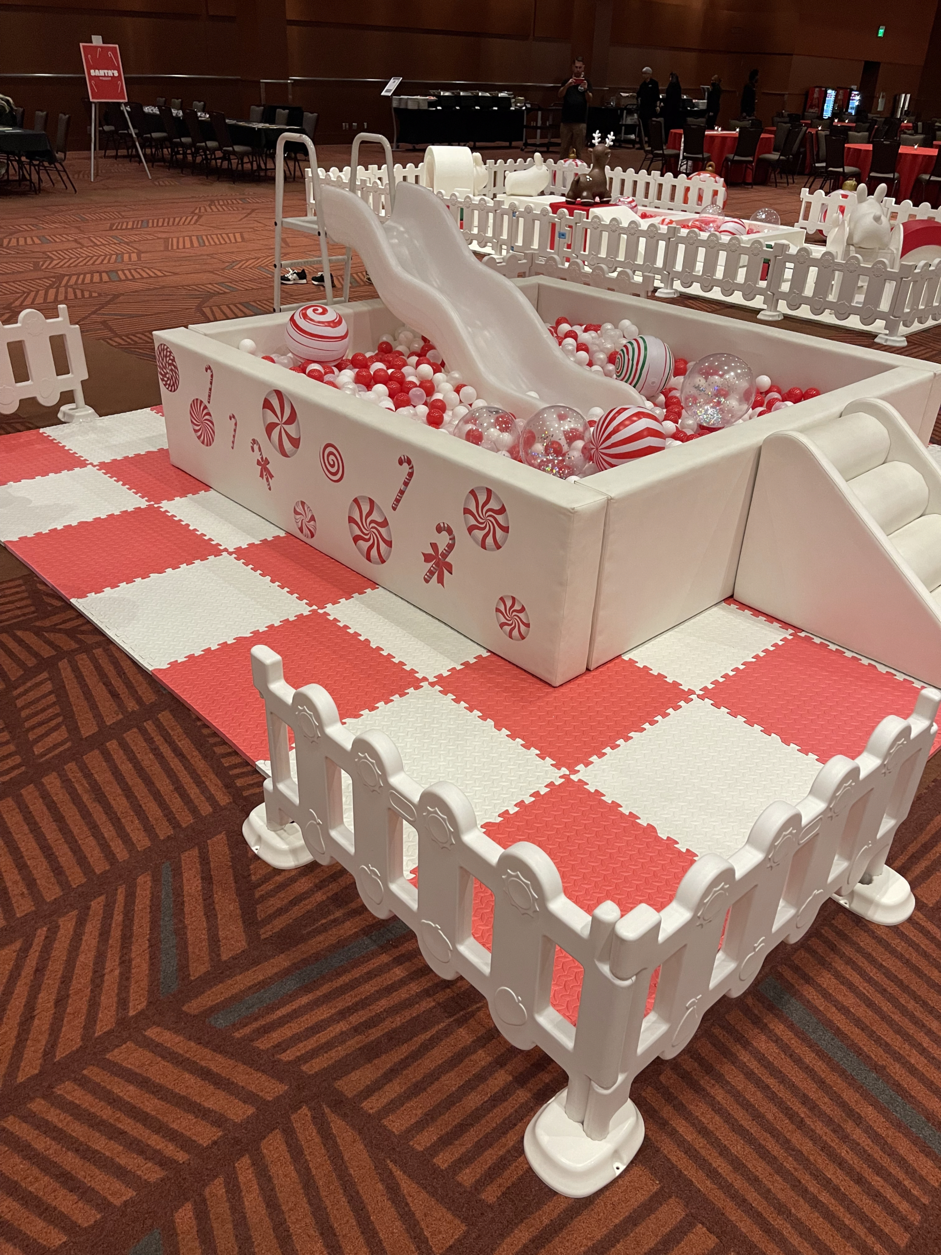 SUPER LUXE BALL PIT WITH SLIDE