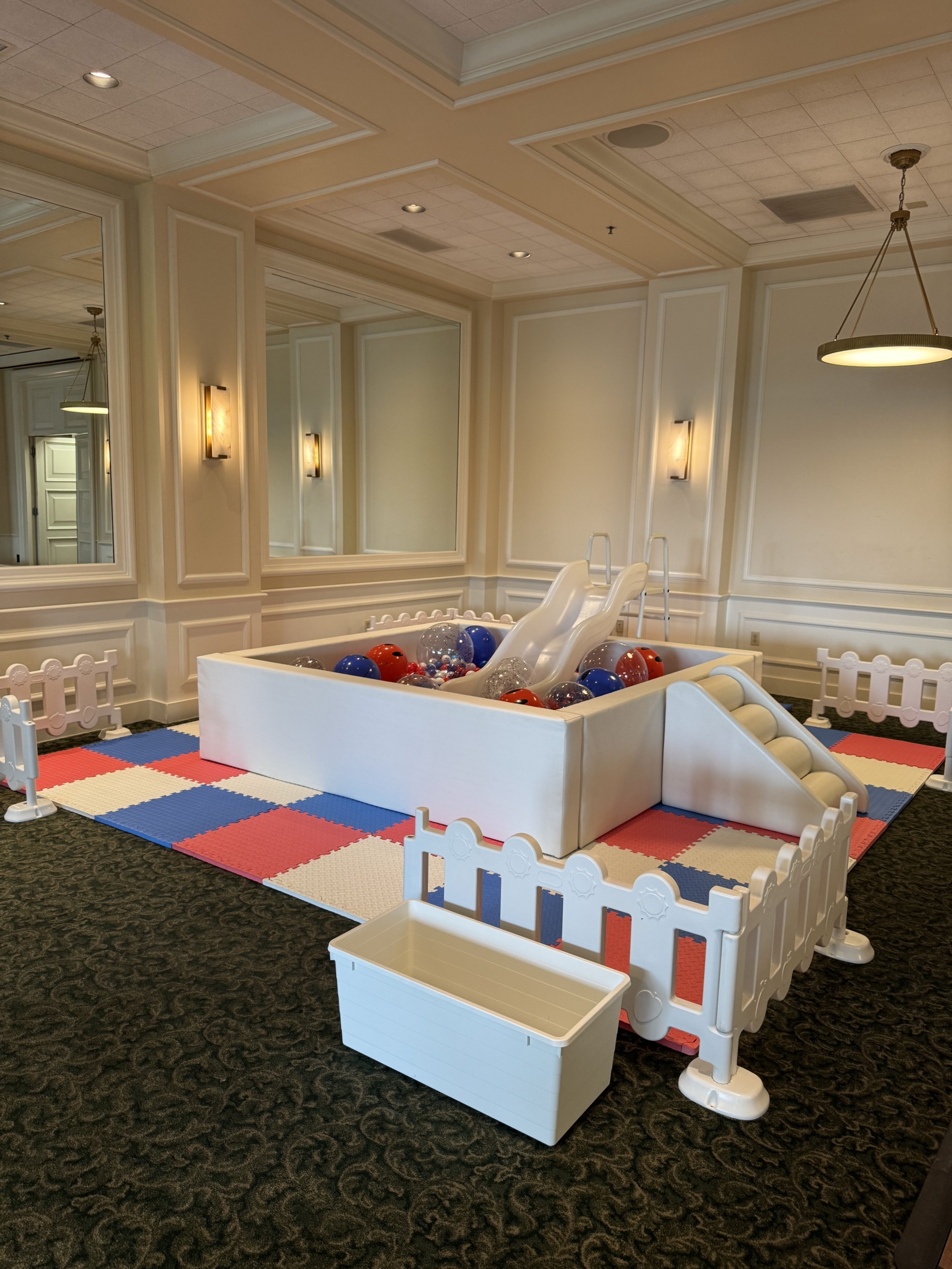 SUPER LUXE BALL PIT WITH SLIDE