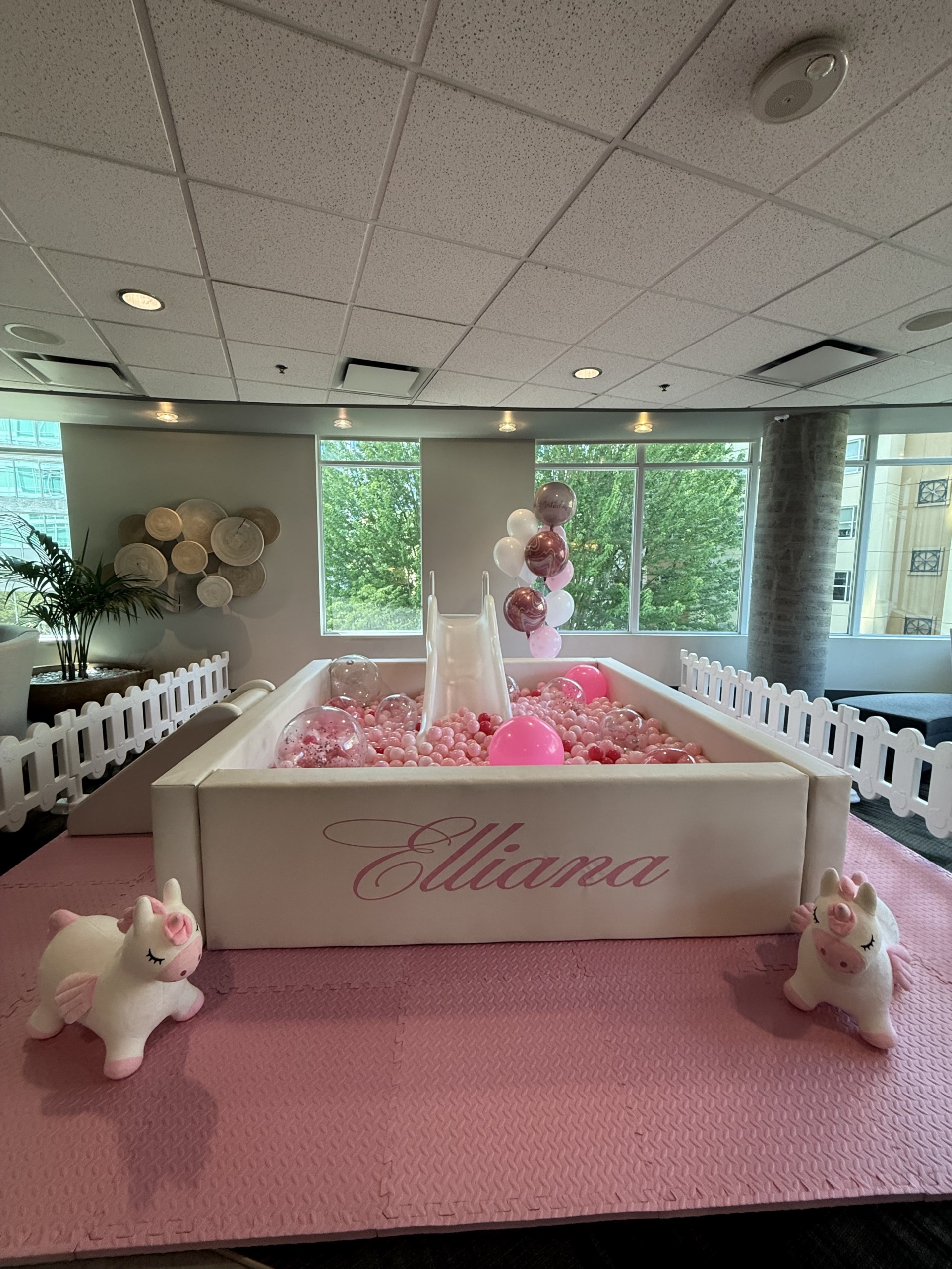 SUPER LUXE BALL PIT WITH SLIDE