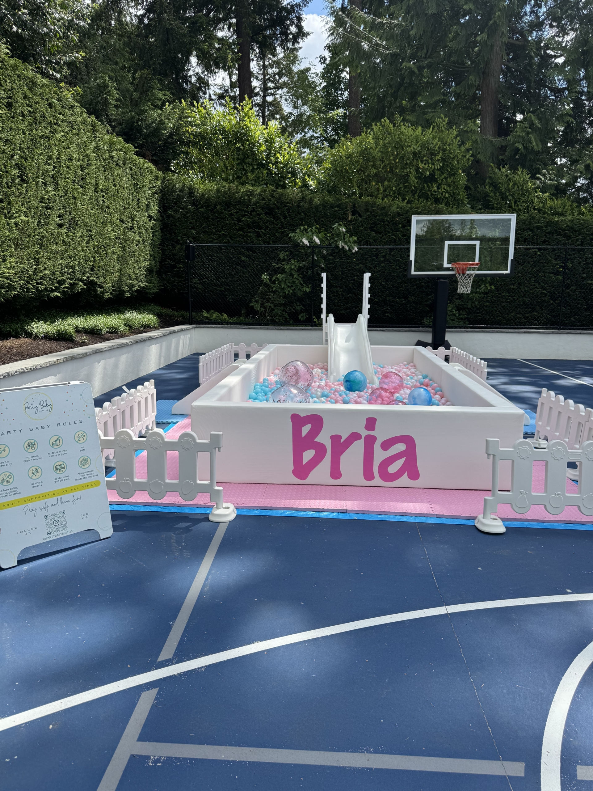 GRAND LUXE BALL PIT WITH SLIDE